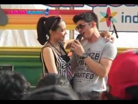 Irwansyah & Zaskia Sungkar Manggung di Taiwan