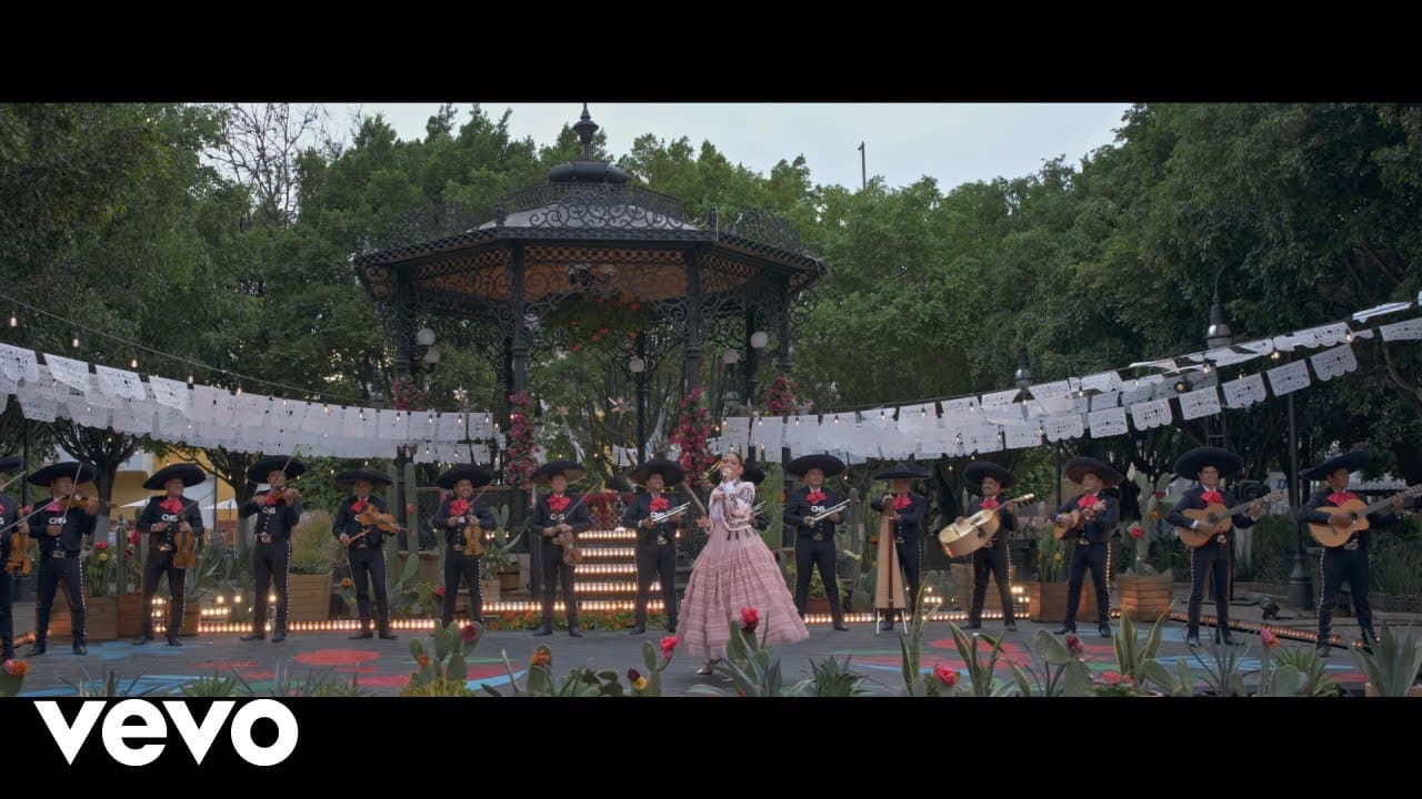 Natalia Jiménez - Se Me Olvidó Otra Vez (Official Video)